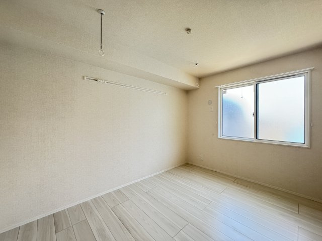 ソレイユの洋室