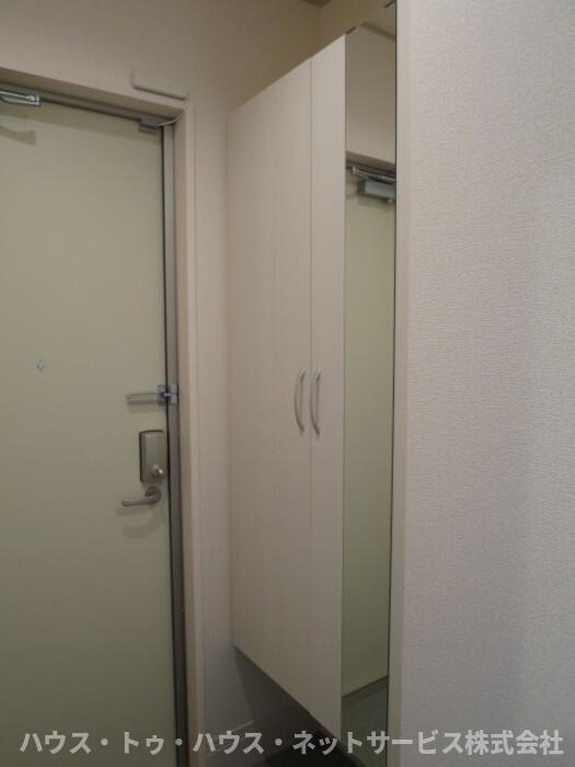 パインヒルズ胡録台の玄関