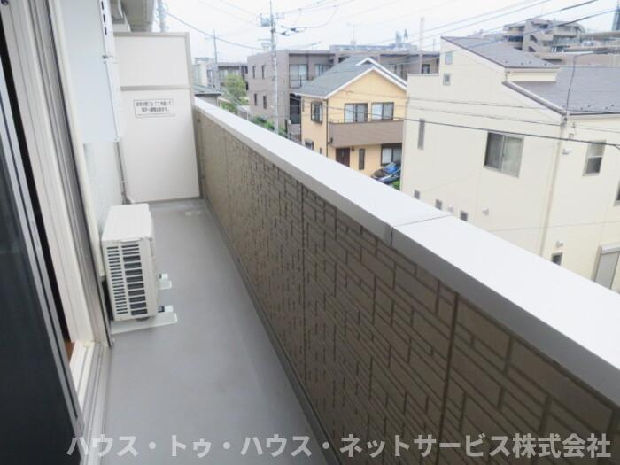 パインヒルズ胡録台のバルコニー