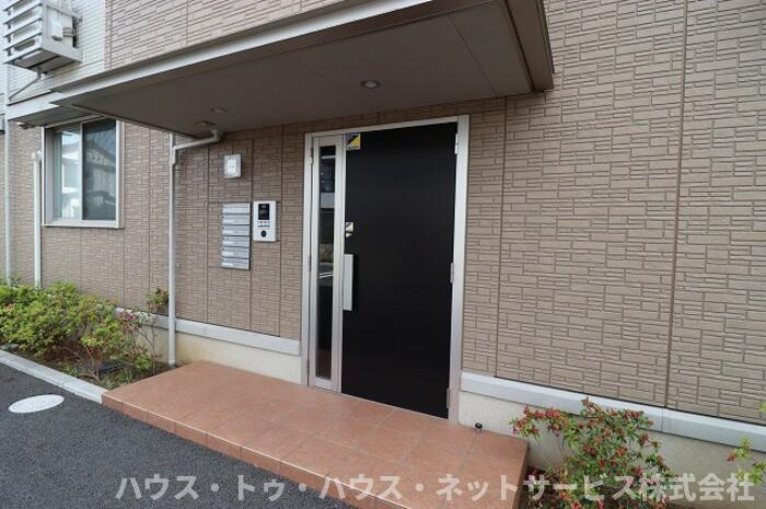 パインヒルズ胡録台のエントランス
