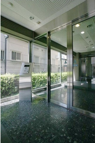 尼崎市武庫之荘２丁目のアパートのロビー