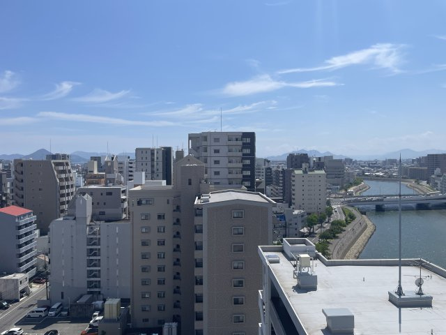サニーハイム舟入の展望|バルコニーからの眺望です！街並みや天満川を広く見渡せる最上階の14階住戸です。