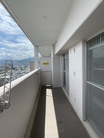 サニーハイム舟入のバルコニー|南向きの最上階。開放的な立地で陽当たり・通風良好です。