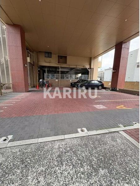 Do鶴見の駐車場
