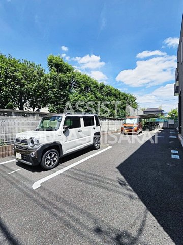 ベル・三鷹の駐車場