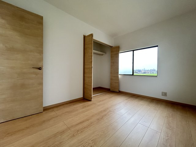 三条町中古リフォーム戸建の洋室