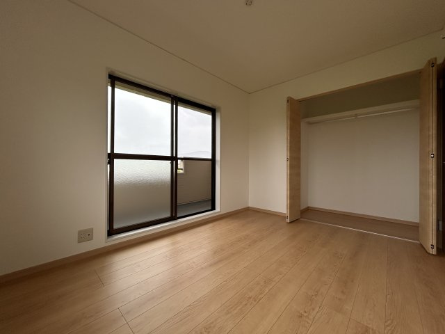 三条町中古リフォーム戸建の洋室