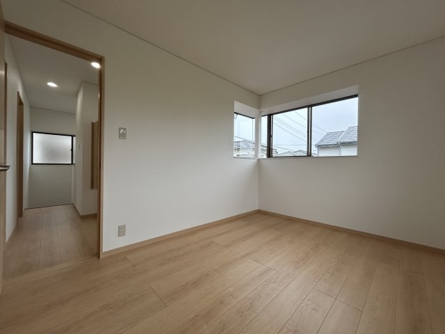 三条町中古リフォーム戸建の洋室