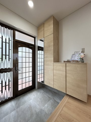 三条町中古リフォーム戸建の玄関