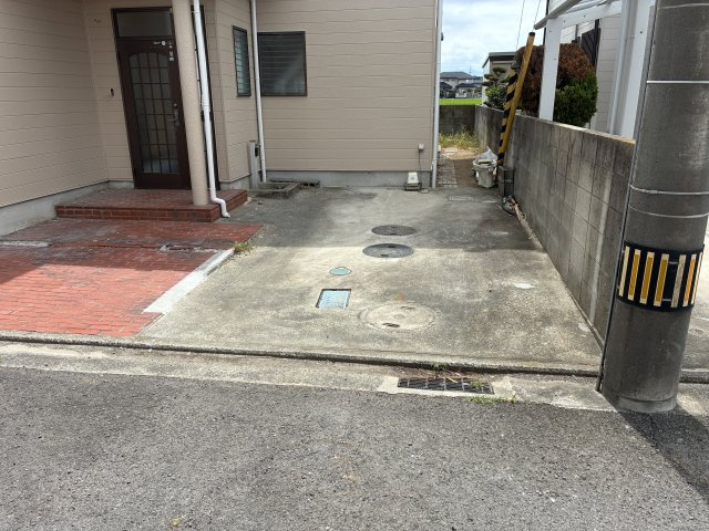 三条町中古リフォーム戸建の駐車場