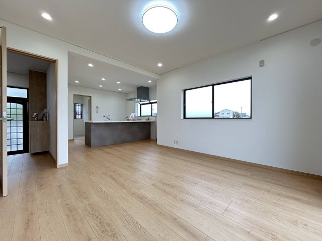 三条町中古リフォーム戸建の居間・リビング