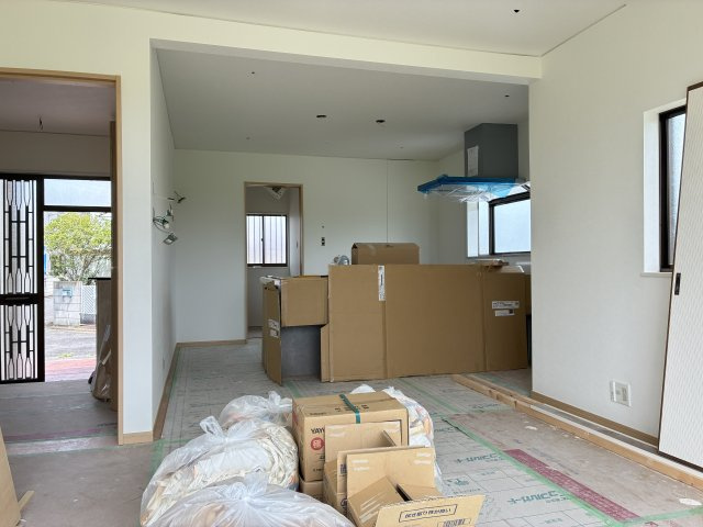 三条町中古リフォーム戸建の居間・リビング