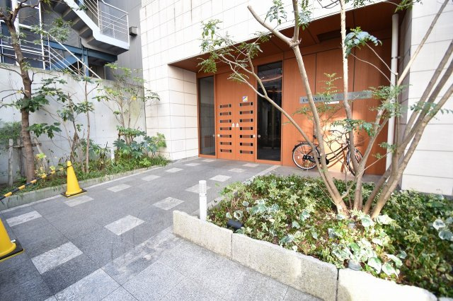 アーバンフラッツ瓦町のエントランス