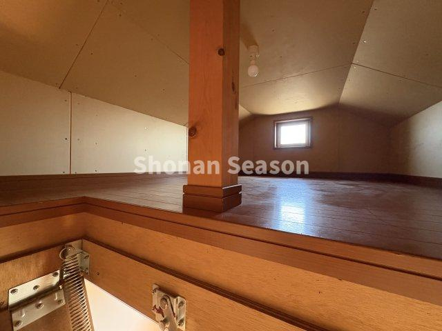 【収納】 | 小屋根裏収納は、アウトドア用品や季節物たっぷり収納することができます！