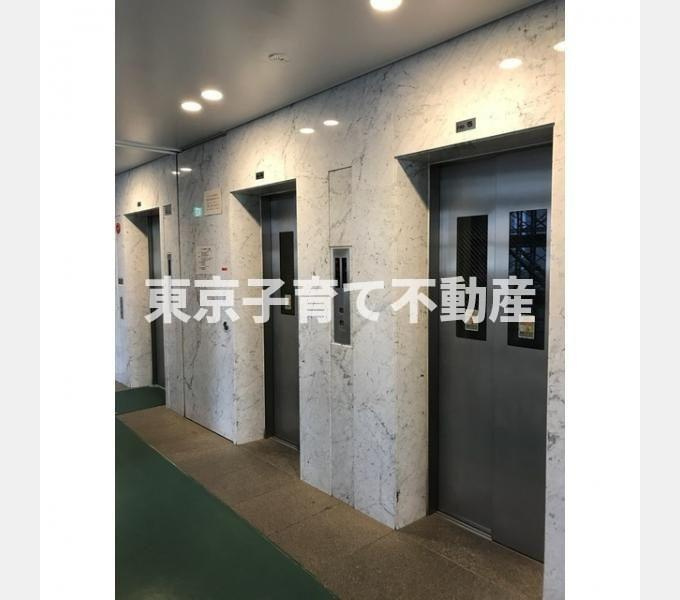 文京グリーンコートビュータワー本駒込 B棟のロビー