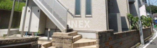横浜市南区永田東１丁目のアパートのエントランス