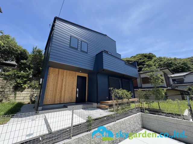 鎌倉市稲村ガ崎５丁目　新築戸建　全１棟の外観|南道路に面しておりますので日照良好です