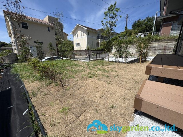 鎌倉市稲村ガ崎５丁目　新築戸建　全１棟の庭|ゆったりとした南庭