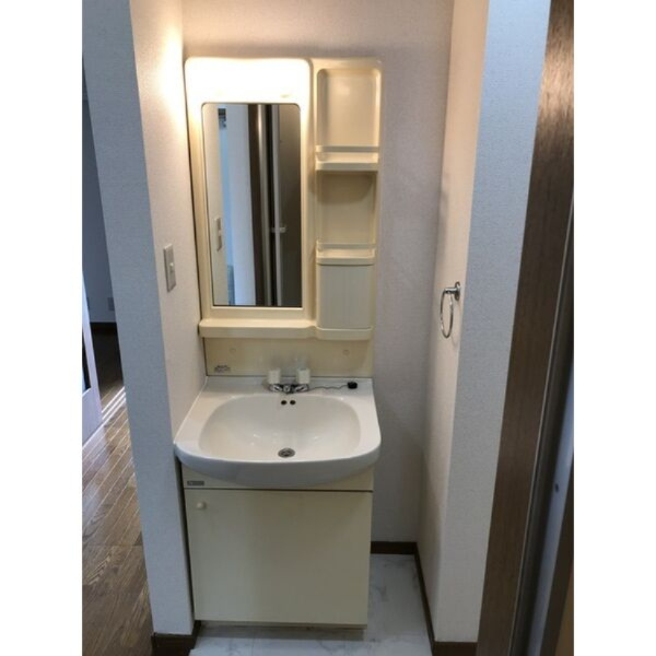 ドミールたかねC棟の洗面所|別部屋同間取りのお写真となります。参考にご覧くださいませ。
