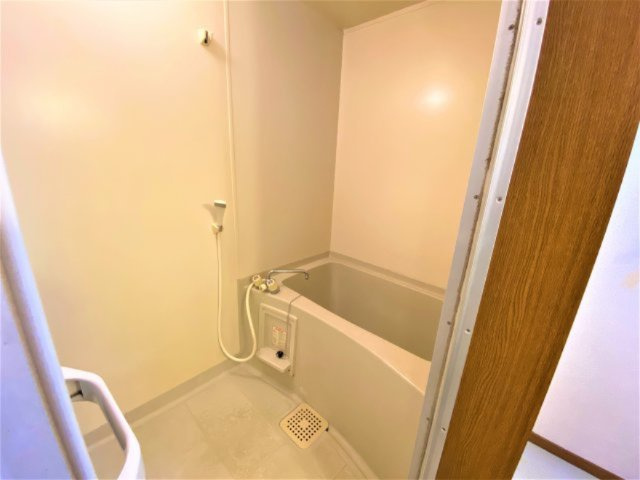 ドミールたかねC棟の浴室|別部屋同間取りのお写真となります。参考にご覧くださいませ。