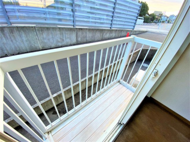 ドミールたかねC棟のバルコニー|別部屋同間取りのお写真となります。参考にご覧くださいませ。