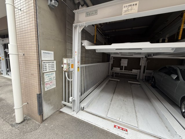 コスモ六角油小路の駐車場