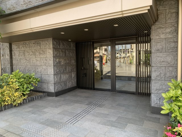 プレサンスロジェ洛北のエントランス