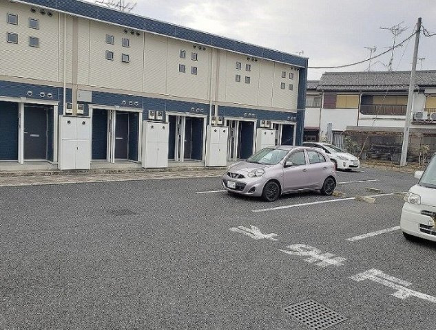 レオネクストケントコートの駐車場