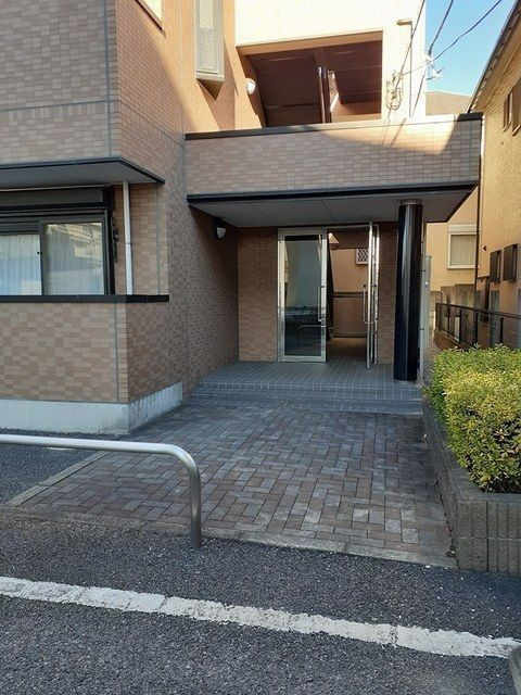 レジデンス東のエントランス