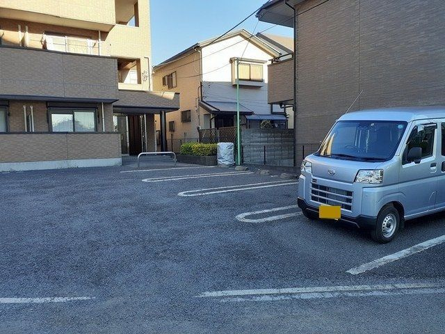 レジデンス東の駐車場