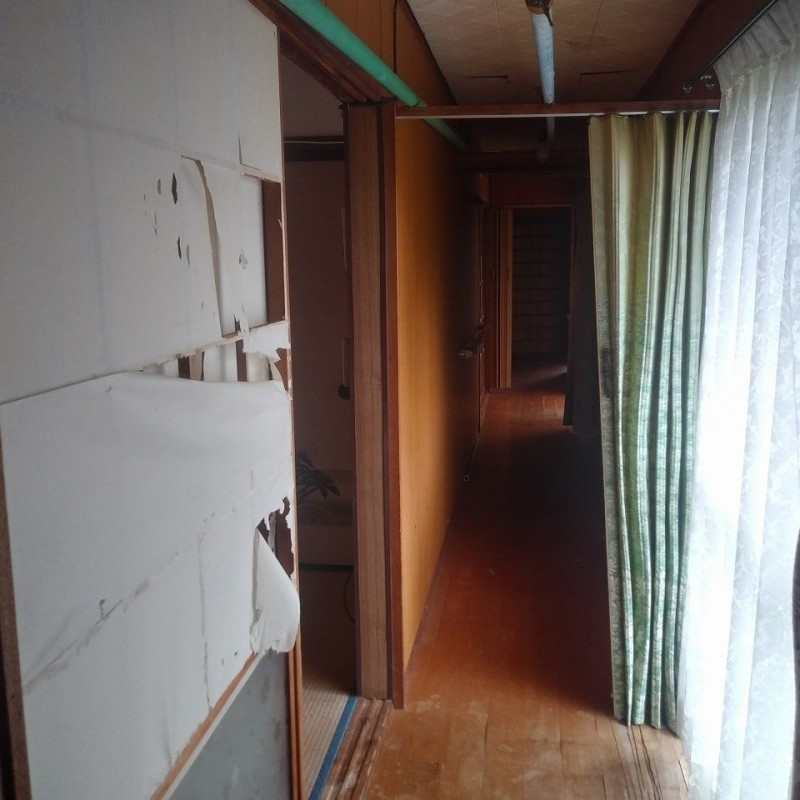 世知原町岩谷口の内装