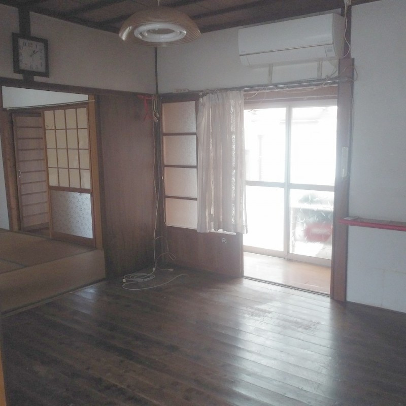 世知原町岩谷口の内装