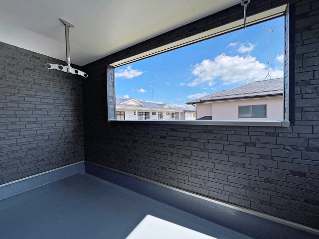 新築戸建・新築建売　須賀川市影沼町第4　第一小・第一中のバルコニー|天候の急な変化にも柔軟に対応できる快適なインナーバルコニー！