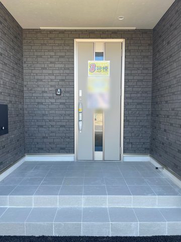新築戸建・新築建売　須賀川市影沼町第4　第一小・第一中の玄関|モニター付きインターホンで訪問者を確認できるので、防犯対策やプライバシー保護など安心です！