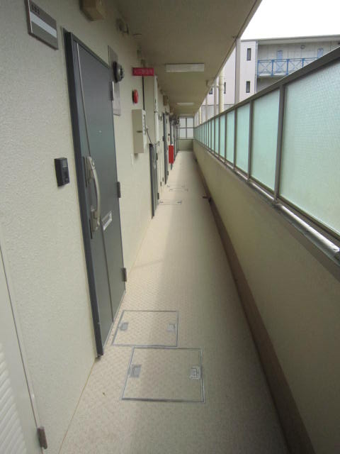 恵解山ハイツのロビー