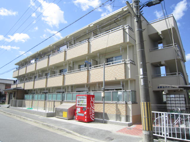 恵解山ハイツの外観