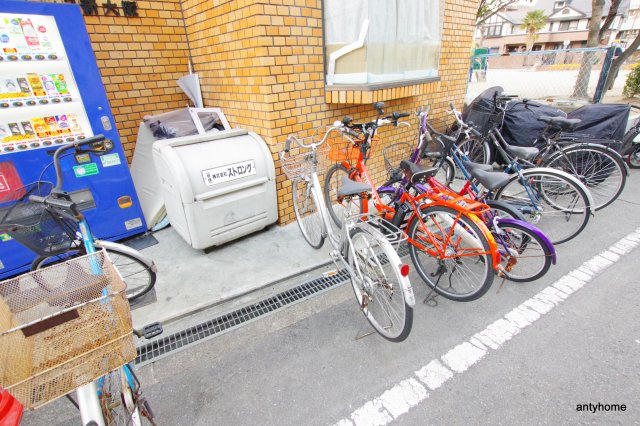 ストロング第3新大阪　仲介手数料無料の駐車場