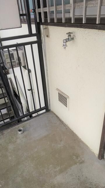 コーポ絹ヶ丘の玄関