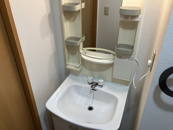 ハイツセリュー Ⅲ棟の独立洗面台|洗面台