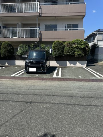 メゾンサカエの駐車場