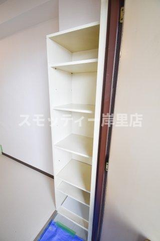 スカイハイツ中加賀屋の玄関