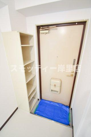 スカイハイツ中加賀屋の玄関