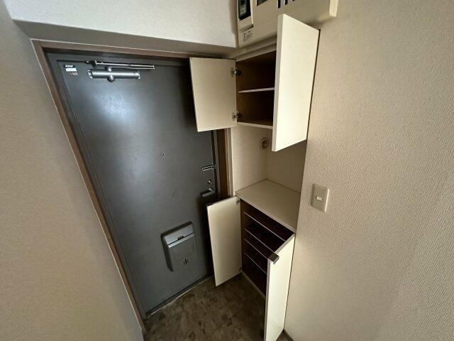 コンフォール川和の玄関