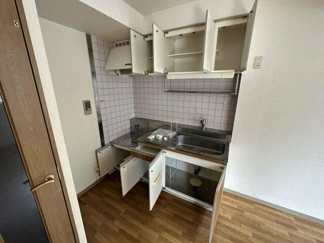 コンフォール川和のキッチン