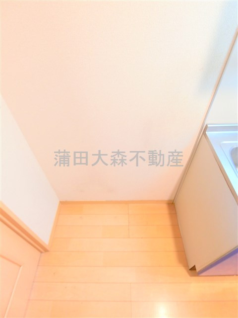 ストリームアネックスのキッチン|大きめな冷蔵庫も置けそうな冷蔵庫置場