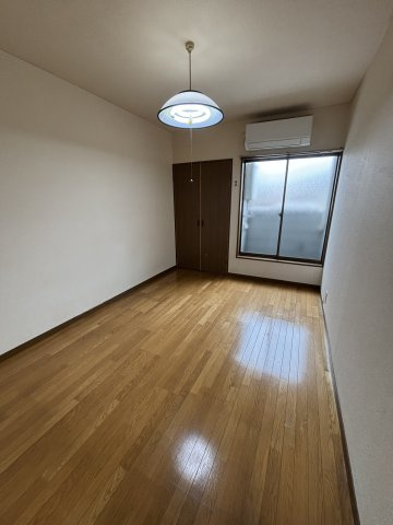 石原ハイツの洋室