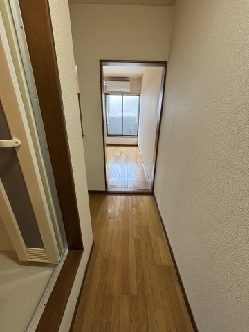 石原ハイツの玄関