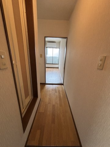 石原ハイツの玄関