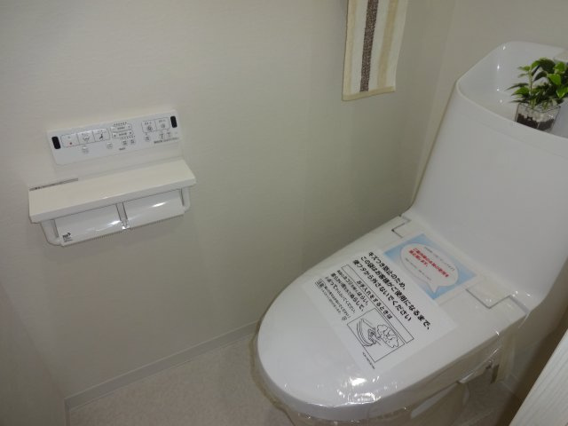 クルーザーバレー山鼻のトイレ|落ち着いた色調のトイレです