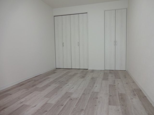 クルーザーバレー山鼻の洋室|明るい洋室です